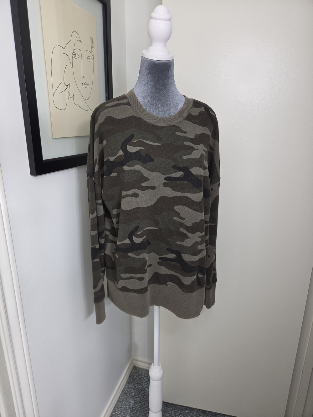 Time and Tru Olive Green Camo Crewneck Sweatshirt